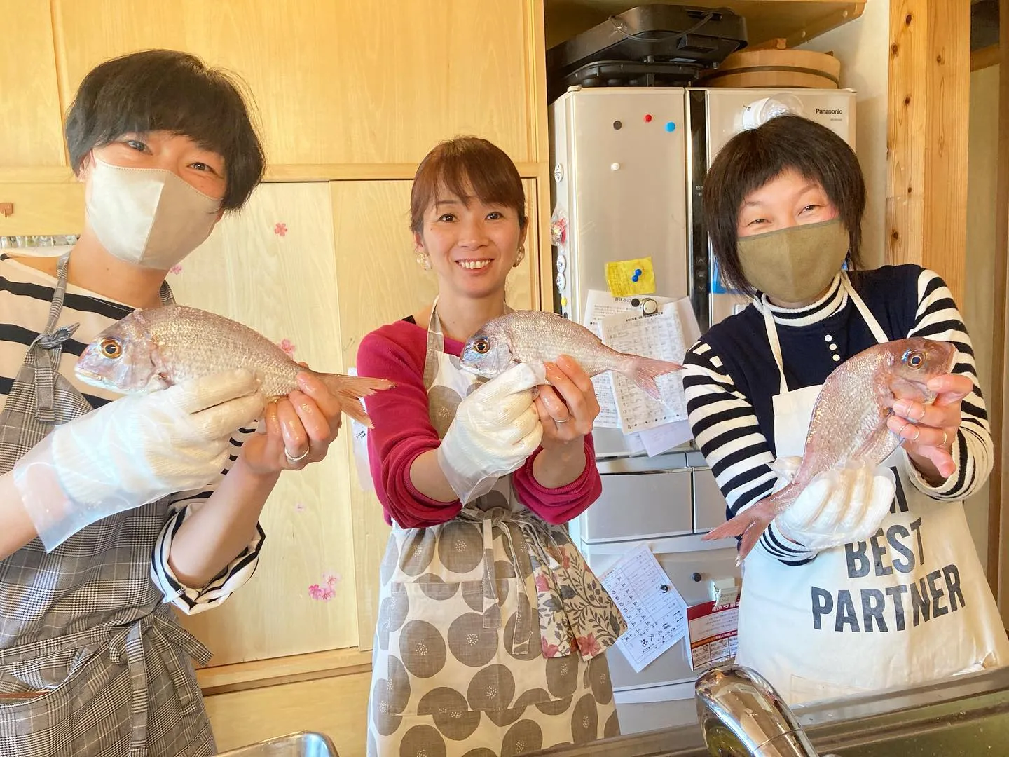 魚さばき体験と料理の教室を開催しました。