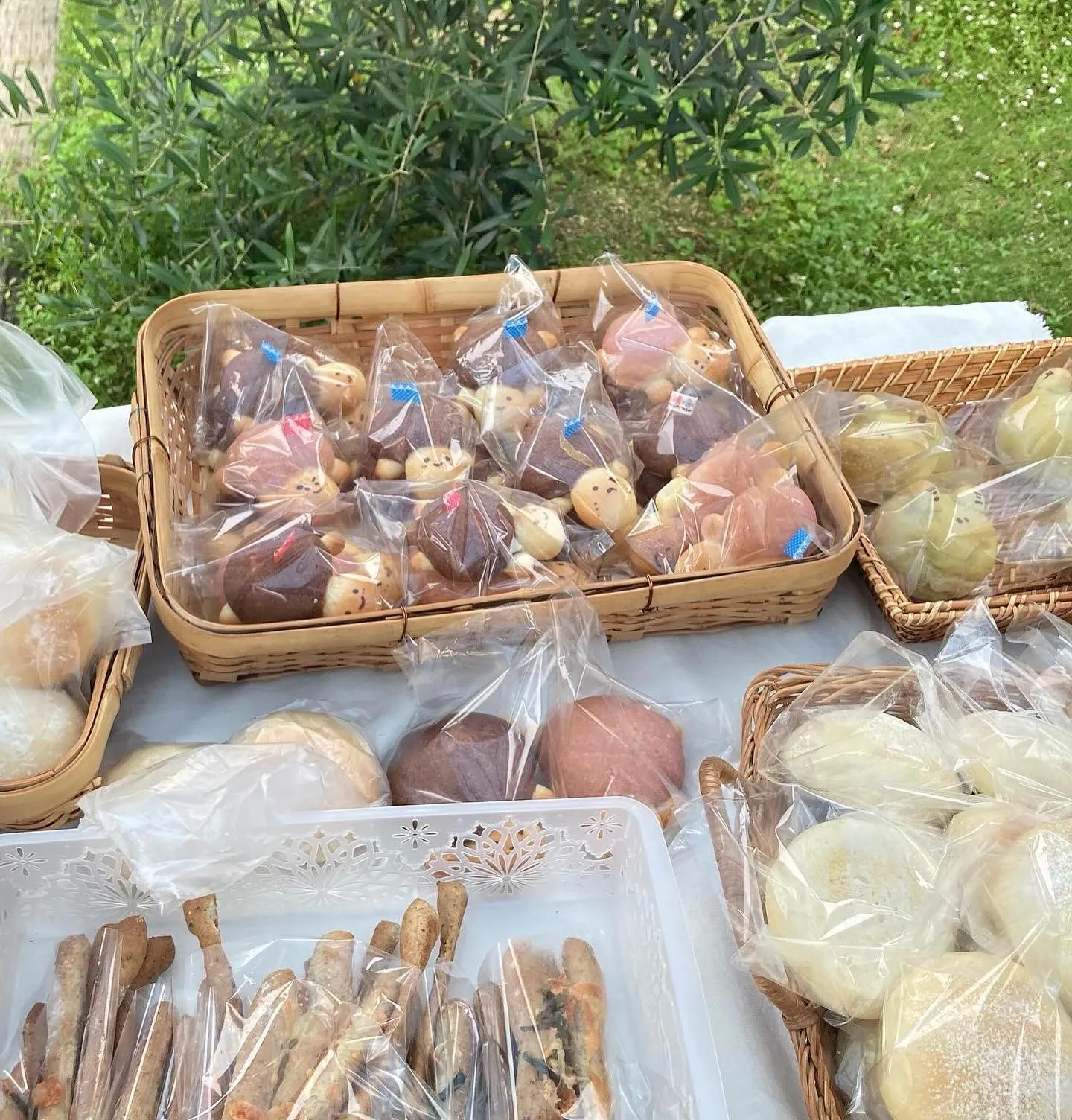 あっ！明日は木曜日！私パン屋だった！