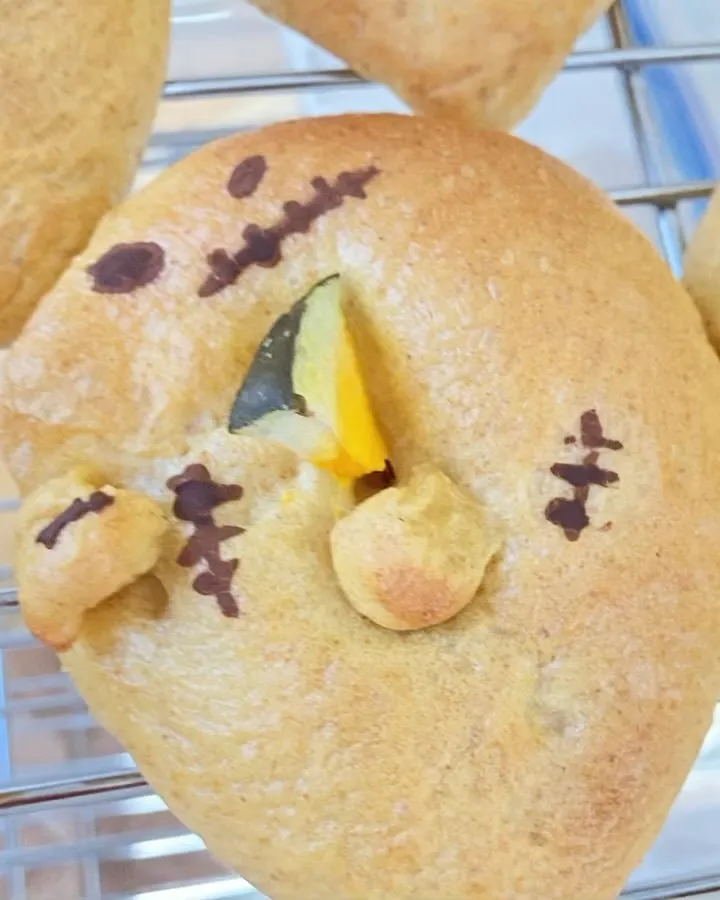 明日はハロウィンパンたくさん焼くよー！